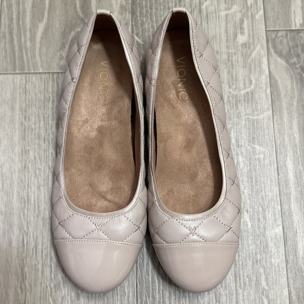 Vionic Desiree Ballet Flat Nude/Beige Patent Cap Toe Quilted Leather Shoe Sz 8.5